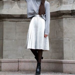 NWOT Zara sliver metallic pleated skirt
